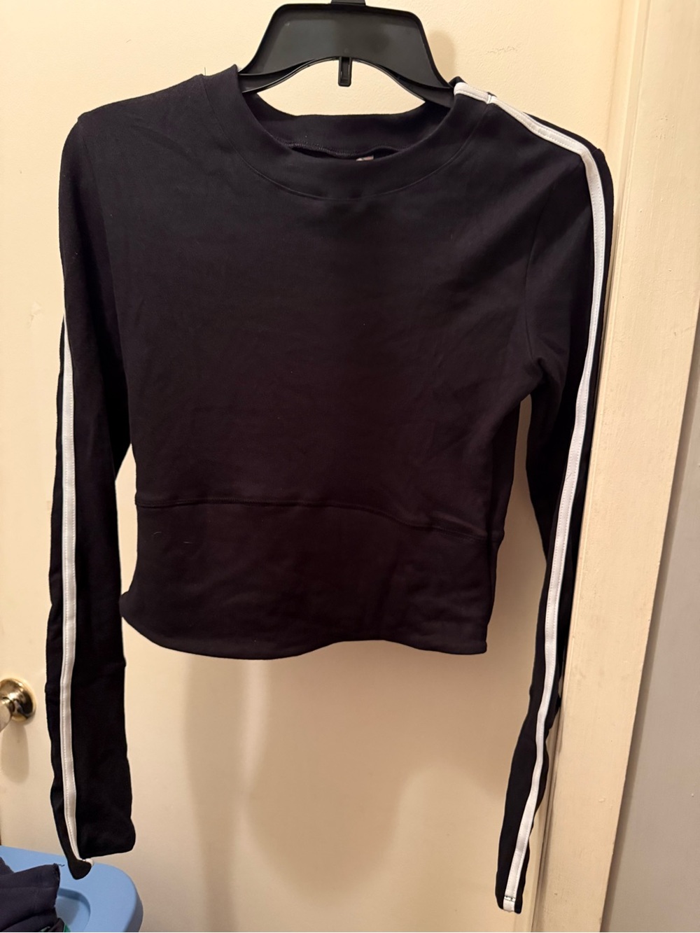 FP Movement Black Long-Sleeve Crop Top w/White Side Stripes Size Small